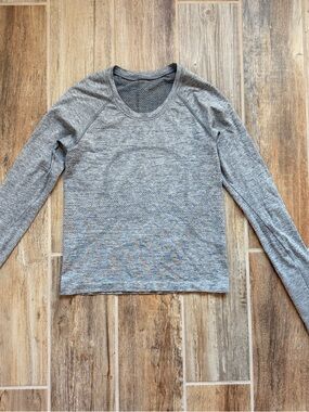 lululemon athletica Heathered Gray Long Sleeve Crew Top